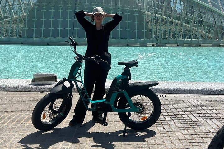 Yamaha E‑Bike Tour in Valencia: City of Arts, Turia Gardens & Historic Centre photo 4