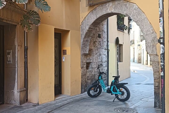 Yamaha E‑Bike Tour in Valencia: City of Arts, Turia Gardens & Historic Centre photo 2