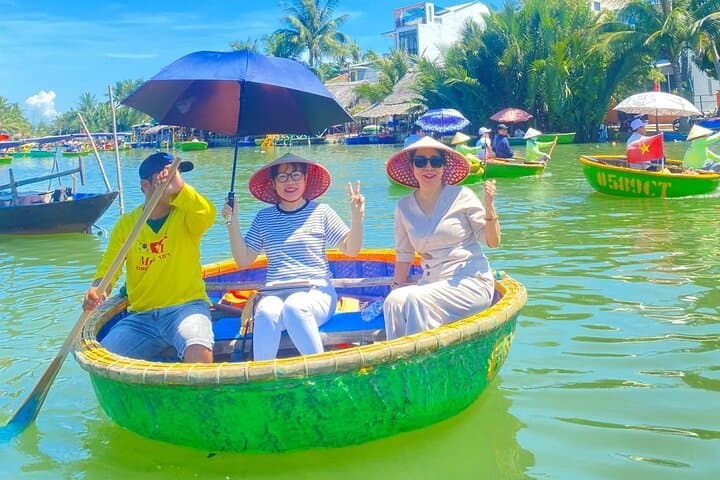 Hoi An Coconut Boat & Ancient Town Evening Tour from Da Nang