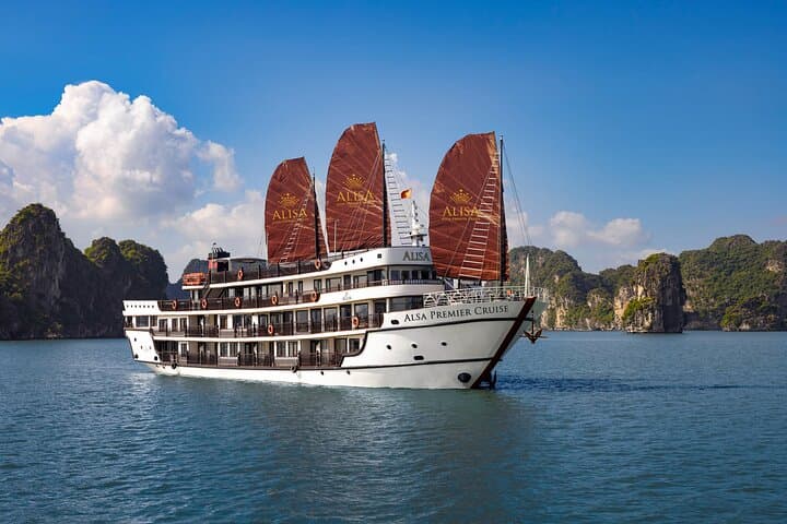 La Stellar Halong Bay Cruise: 2-Day, 1-Night Luxury Cruise from Hanoi
