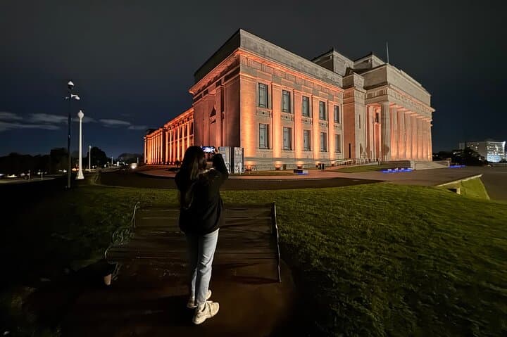 Auckland After Dark: Private Night Tour to Sky Tower, Harbour Bridge & Museum Views