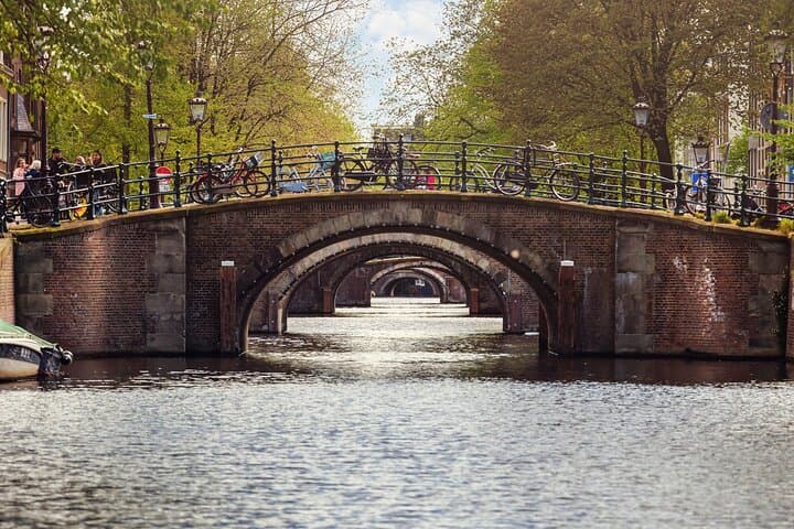 Amsterdam Electric Canal Cruise: Highlights & Local Insights photo 3