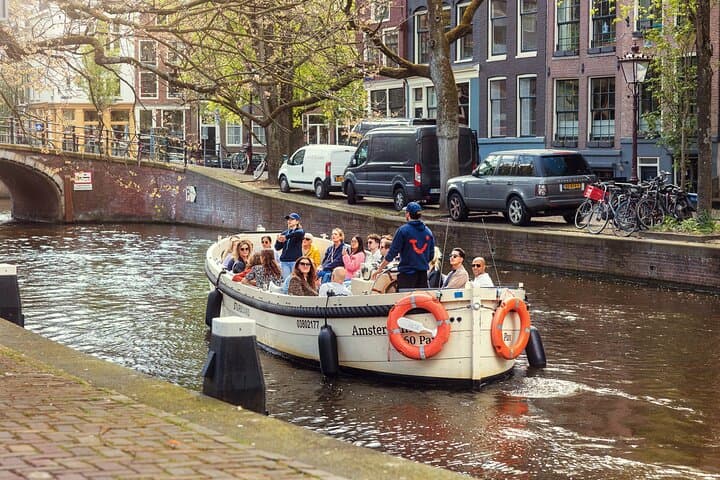 Amsterdam Electric Canal Cruise: Highlights & Local Insights photo 5