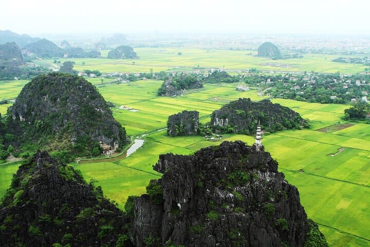 Full-Day Ninh Binh: Hoa Lu, Trang An Boat & Mua Cave Climb photo 4