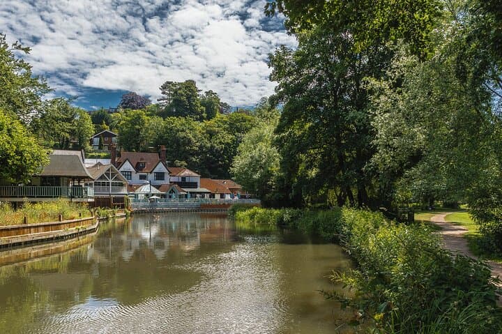 Guildford Walking Tour: Tudor Streets, Castle Gardens & River Wey Stroll photo 5