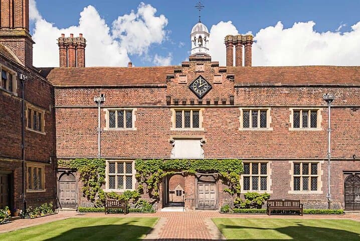 Guildford Walking Tour: Tudor Streets, Castle Gardens & River Wey Stroll photo 6