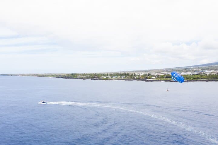 Parasail Over Kona: Big Island Parasailing Experience photo 2
