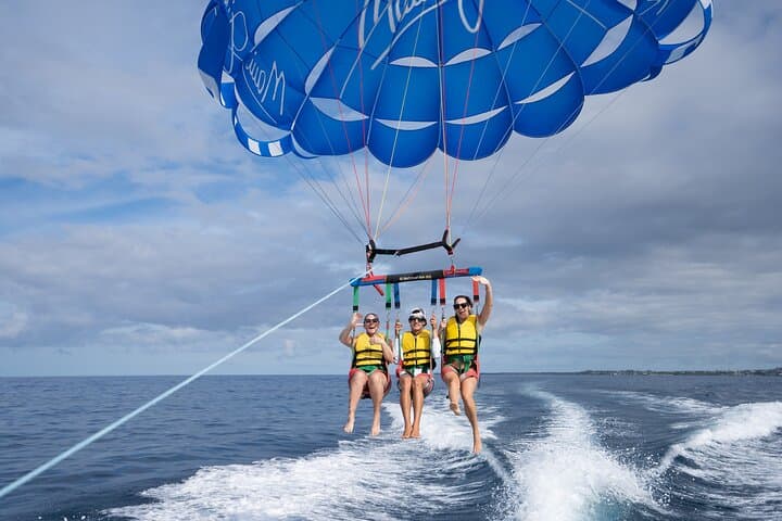 Parasail Over Kona: Big Island Parasailing Experience