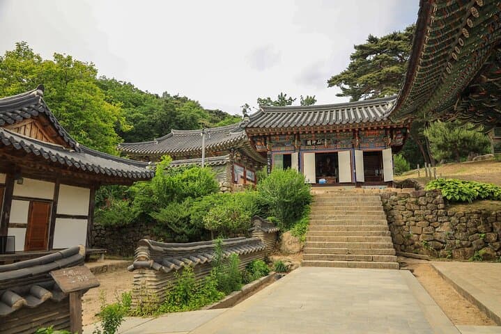 Daegu Full-Day Private Cultural Tour: Markets, Temples & Apsan Cable Car Views photo 3