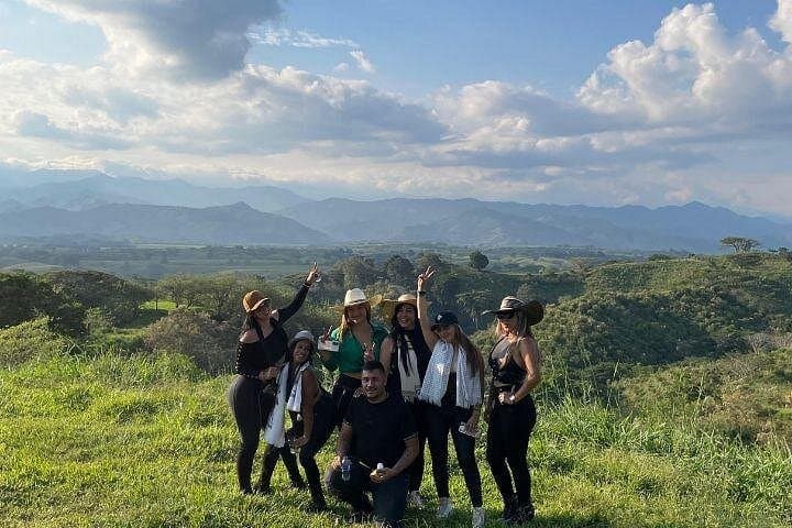 Private Horseback Ride from Pereira: Cauca Valley Haciendas & Riverbanks photo 2