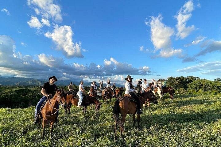 Private Horseback Ride from Pereira: Cauca Valley Haciendas & Riverbanks photo 1