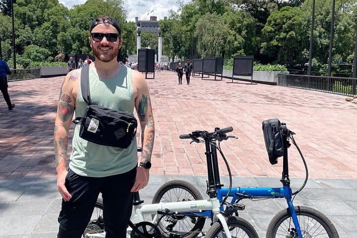 Private E‑Bike Tour Through Chapultepec Forest — 2.5-Hour Cultural Ride in Mexico City photo 5
