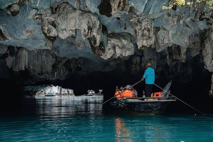 luxury-day-cruise-in-halong-bay-iris-cruise-guide photo 2