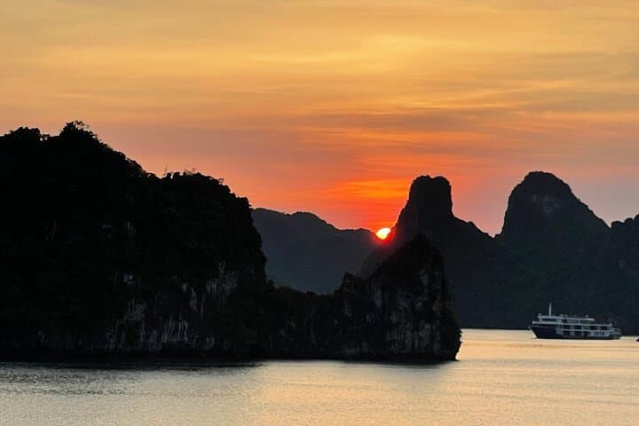Northern Vietnam in 5 Days: Ninh Binh and Ha Long Bay Highlights photo 4