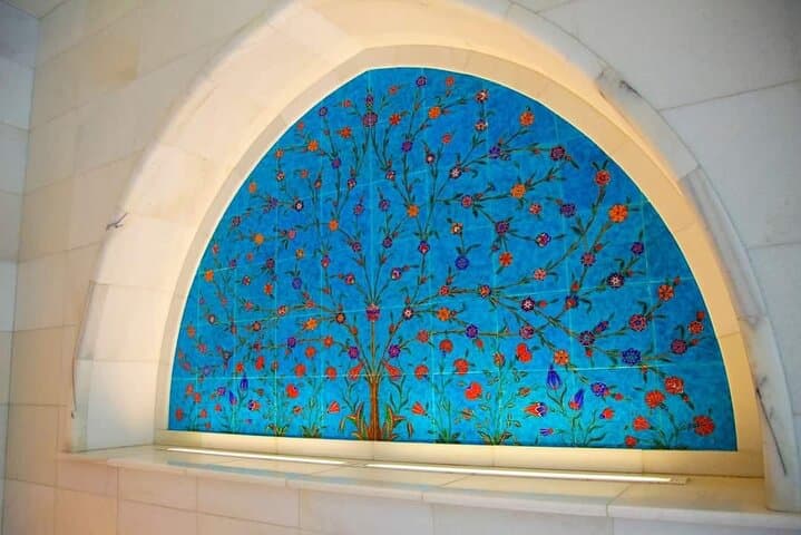 Private Full-Day Abu Dhabi Tour: Sheikh Zayed, Louvre & Yas Island photo 4