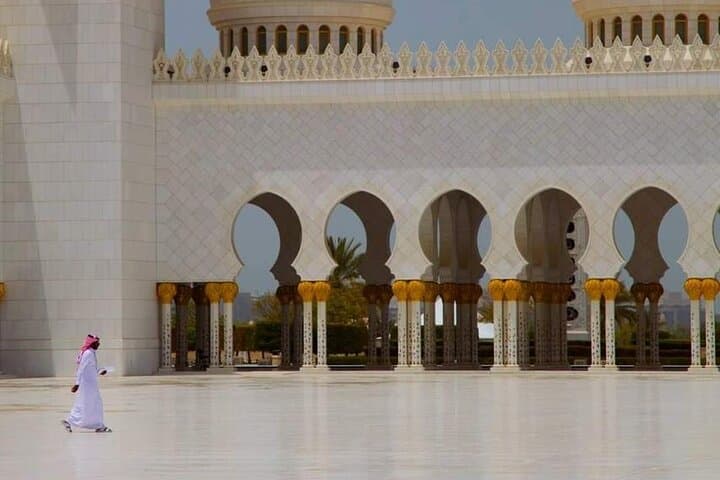 Private Full-Day Abu Dhabi Tour: Sheikh Zayed, Louvre & Yas Island photo 5