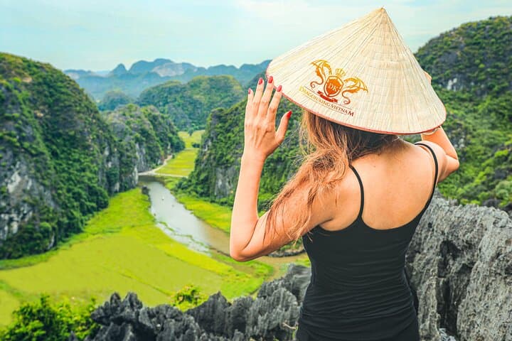 Hanoi, Ninh Binh & Ha Long: 6-Day Overnight Cruise and Cultural Immersion photo 6