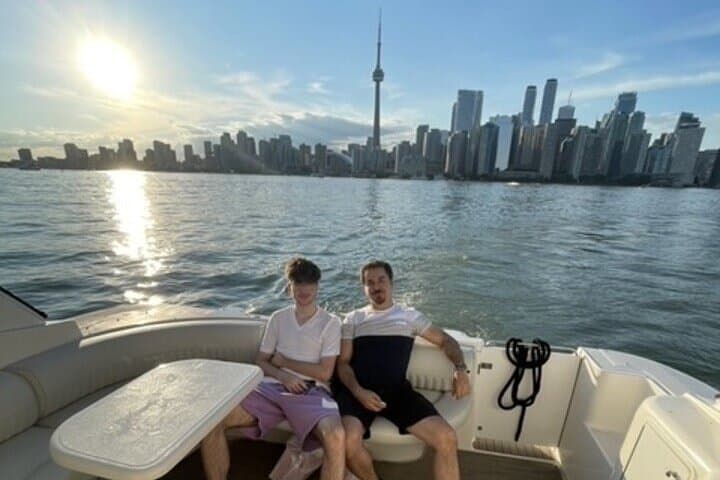 Toronto Luxury Prosecco Yacht Cruise — 90-Minute Harbour Sightseeing photo 3