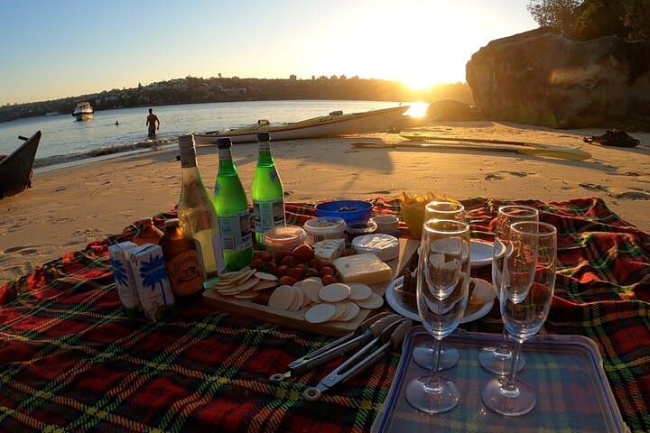 Middle Harbour Sundowner: Guided Sunset Sea Kayak in Sydney