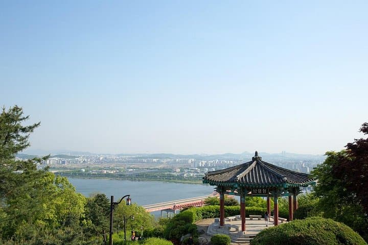 Goyang-si Full-Day Private Tour: Ilsan Lake Park, Hyundai Motorstudio & Aqua Planet photo 3
