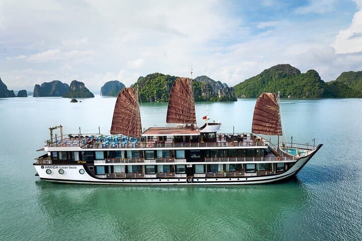 Lan Ha Bay Luxury 2-Day All-Inclusive Cruise from Hanoi
