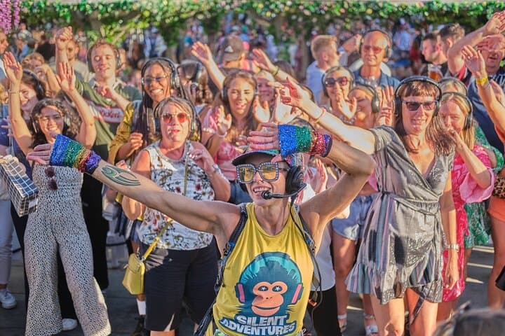 Silent Disco Adventure at the Edinburgh Fringe: Headphones & Flash Mobs