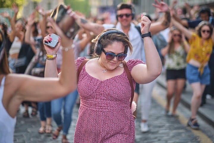 Silent Disco Adventure at the Edinburgh Fringe: Headphones & Flash Mobs photo 6
