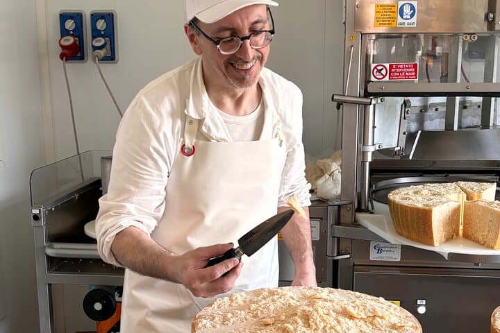 E‑Bike Food Tour: Parmigiano Reggiano, Balsamic & Lambrusco from Reggio Emilia photo 4
