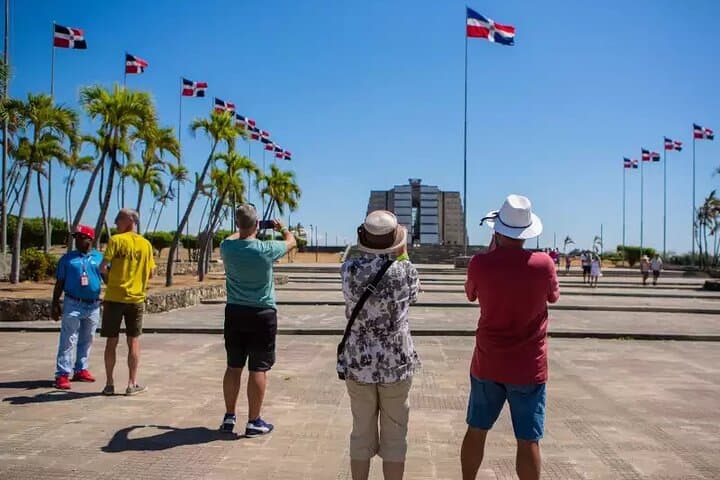 Half-Day Santo Domingo Colonial Tour: Three Eyes Park to Colon Lighthouse