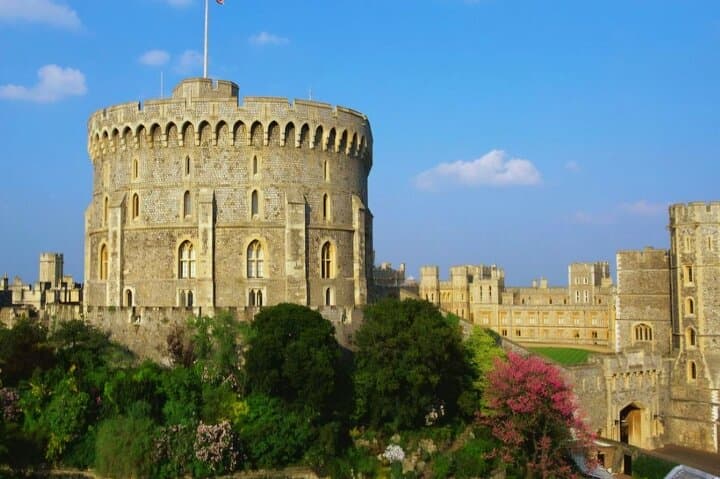 Stonehenge, Windsor Castle & Bath: Private Chauffeur Day Tour from London