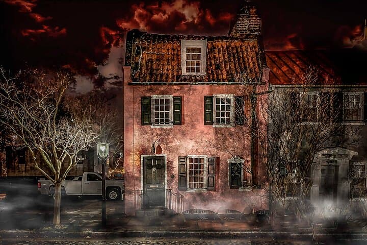Charleston Ghost Walking Tour: Curses, Corsets & Candlelight Evening Walk photo 5