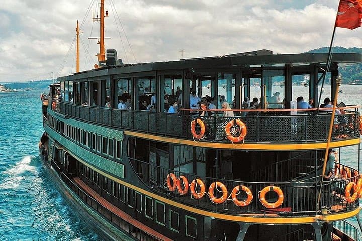 Golden Dinner Cruise on the Bosphorus: Nighttime Cruise, Halal Dining & Istanbul Views photo 4