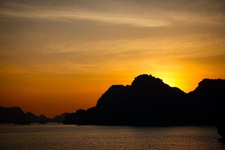 Sunset on Lan Ha Bay: Cat Ba Island Boat Tour with Kayaking & Floating Village photo 2