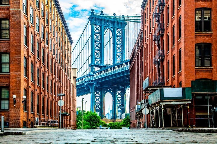 Brooklyn Bridge to DUMBO: 2-Hour Guided Walking Tour & Iconic Photo Stops photo 5