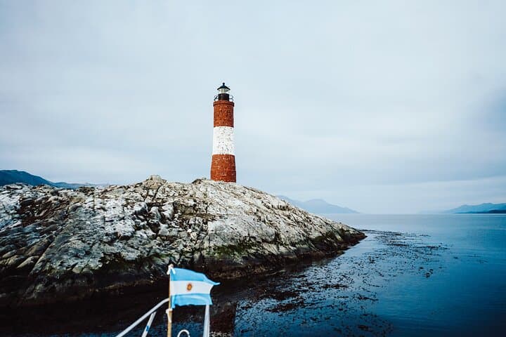 Beagle Channel Cruise to Les Eclaireurs Lighthouse & Wildlife