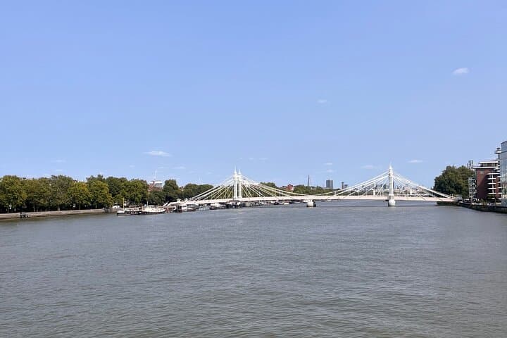 Chelsea Walking Tour: King's Road, Riverside Views & Hidden Gems