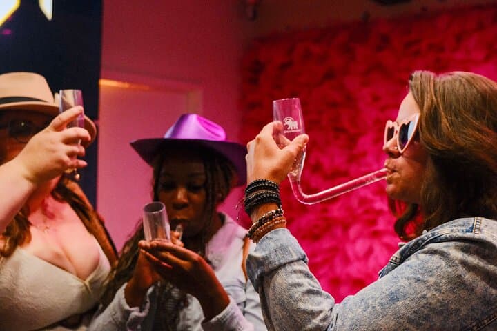 Hollywood True Crime Cocktail Tour — 3-Drink, Story-Driven Night in Hollywood photo 4
