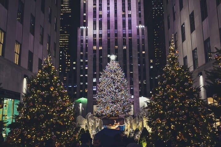 NYC Holiday Lights Pedicab Tour — Rockefeller Tree, Fifth Avenue Windows & Central Park photo 5