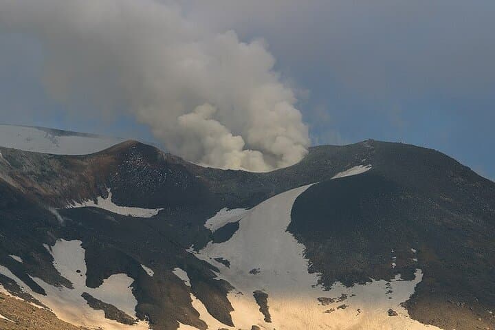 Mt Tokachi Private Trek: Easy 2km Trek with Spectacular Views in Daisetsuzan photo 3