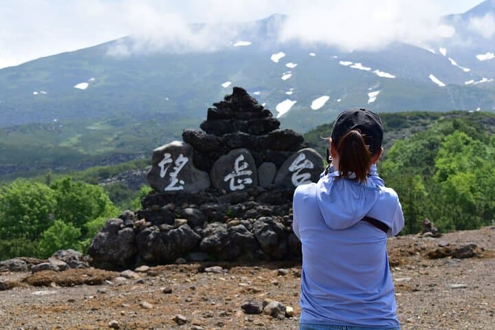 Mt Tokachi Private Trek: Easy 2km Trek with Spectacular Views in Daisetsuzan photo 4
