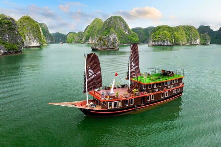 Cat Ba Cruise: 2-Day Lan Ha Bay Adventure with Kayaking and Viet Hai Biking