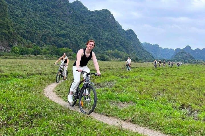 Luxury Lan Ha Bay Day Cruise with Viet Hai Cycling & Kayaking photo 3