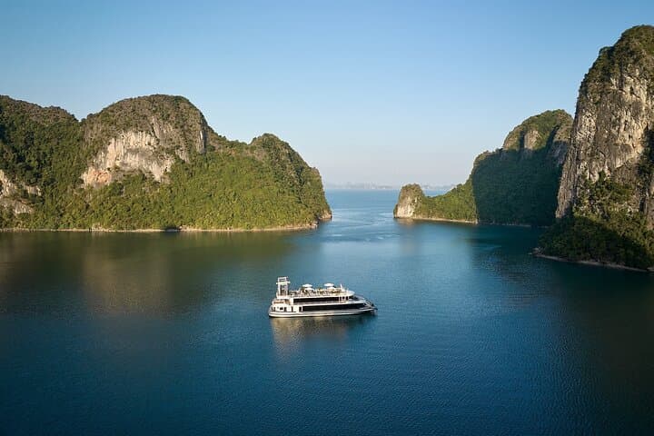 Iris Cruise Halong Bay Luxury Day Trip — Sung Sot Cave, Titov Island & Kayaking photo 6