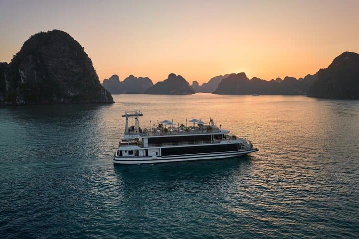 Iris Cruise Halong Bay Luxury Day Trip — Sung Sot Cave, Titov Island & Kayaking photo 2