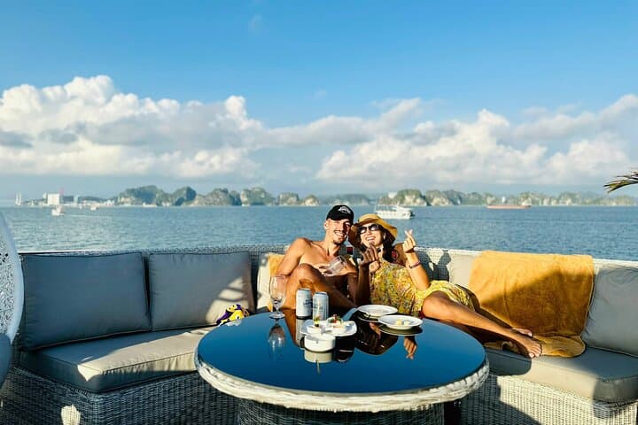 Iris Cruise Halong Bay Luxury Day Trip — Sung Sot Cave, Titov Island & Kayaking