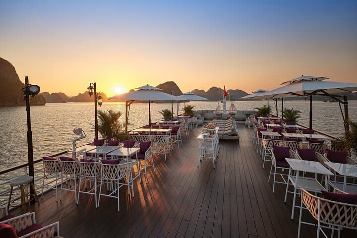 luxury-day-cruise-in-halong-bay-iris-cruise-guide photo 6
