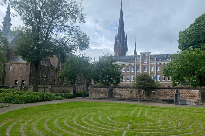 Escape the City: Sittard Private Puzzle Walk & Urban Scavenger Hunt