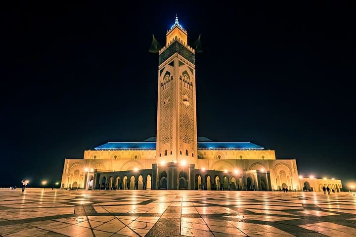 Casablanca After Dark: Mosque Views, Medina Walks & Moroccan Feast