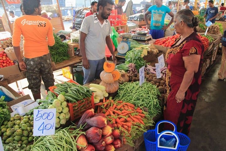 Kandy Market-to-Temple Culinary & Cultural Day Tour