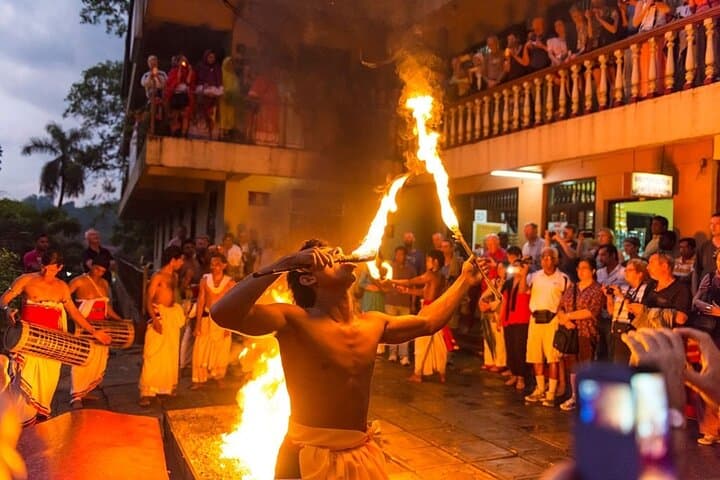 Kandy Market-to-Temple Culinary & Cultural Day Tour photo 6
